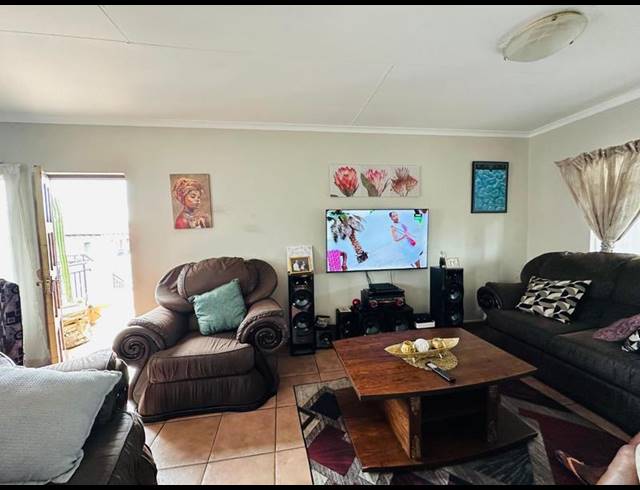 2 BEDROOM APARTMENT FOR SALE IN CASTLEVIEW